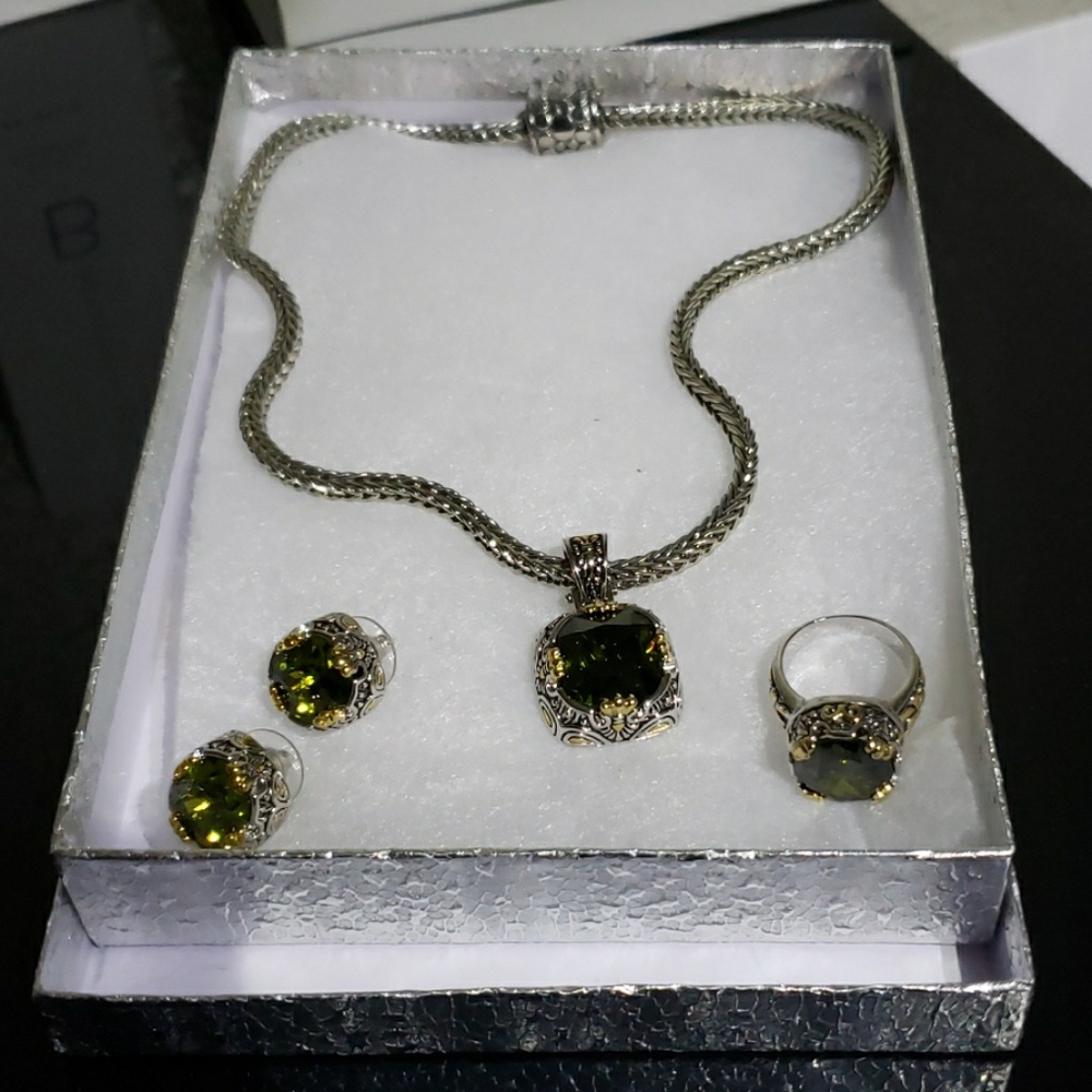Necklace set green stone with gold and silver